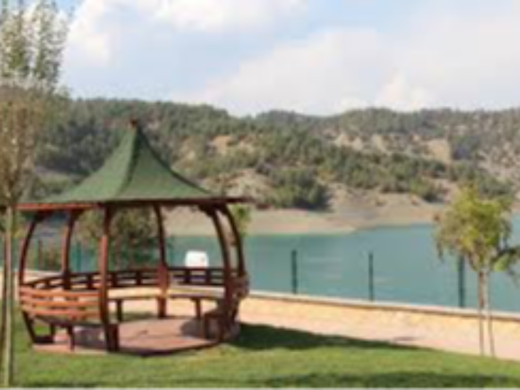 Kahramanmaraş’ta Plajlara veya Su Kenarlarına Ulaşım İçin Araç Kiralama