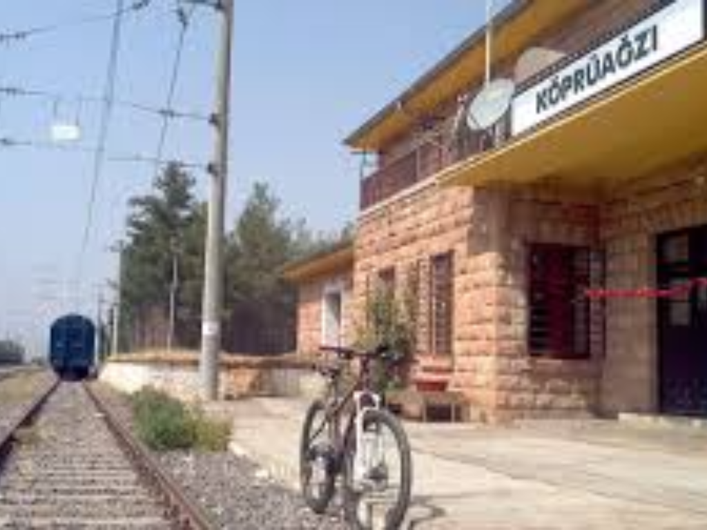 Köprüağzı Tren İstasyonu'ndan Araç Kiralama ile Seyahat Kolaylığı