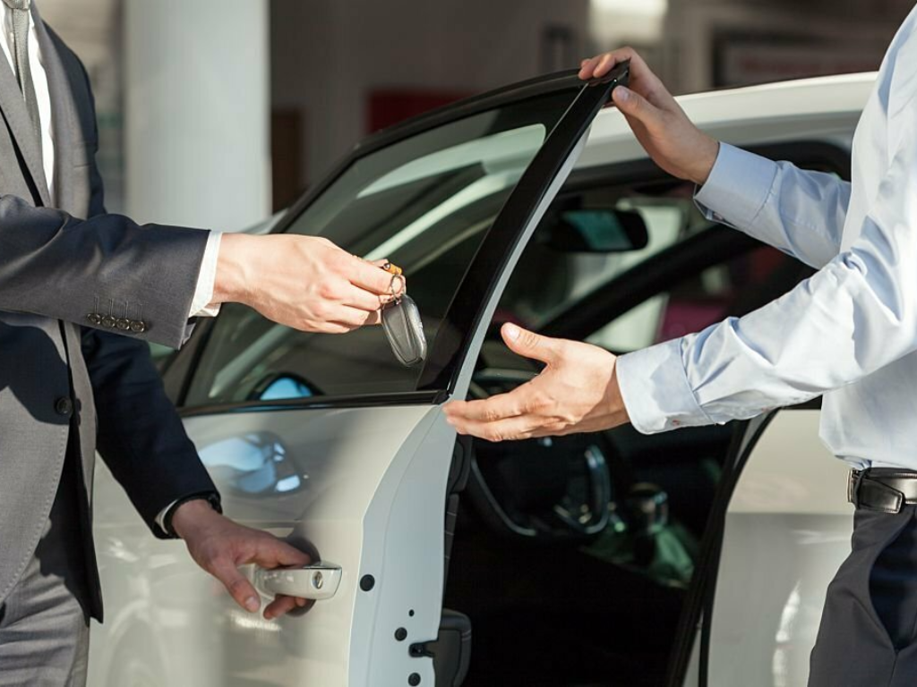 Araç Kiralama vs. Kendi Aracınızla Seyahat: Hangisi Daha Ekonomik?